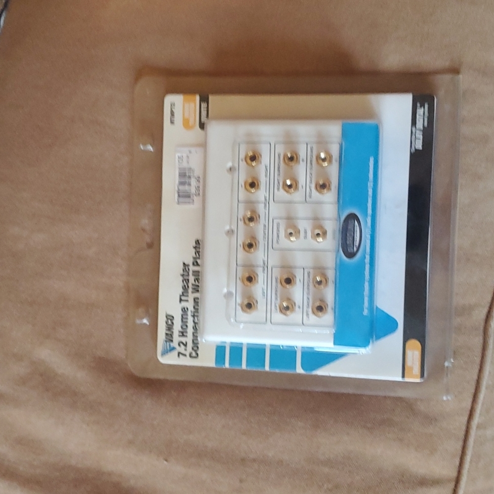 Home theater wall plate